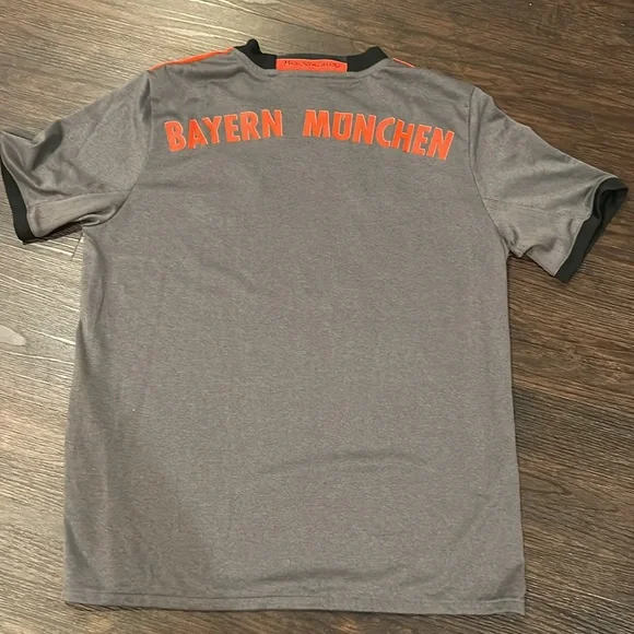 Adidas Boys Size Large FC Bayern Munchen Jersey - Picture 5 of 5